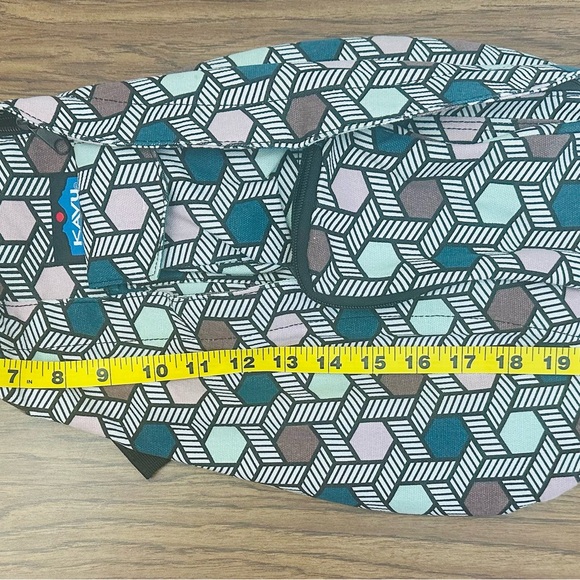 KAVU Women's Geometric Pattern Crossbody Backpack Bag - Multicolor - Picture 6 of 6